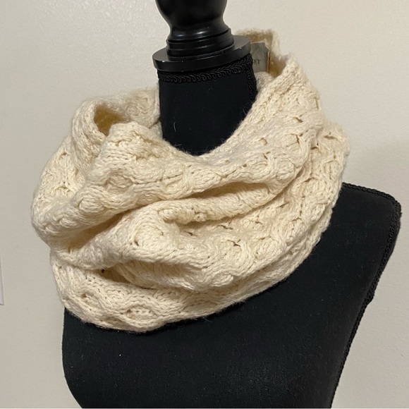Aran Sweater Market Infinity Scarf OS Classic Aran Cream knit Merino Wool Scarf - Picture 4 of 14